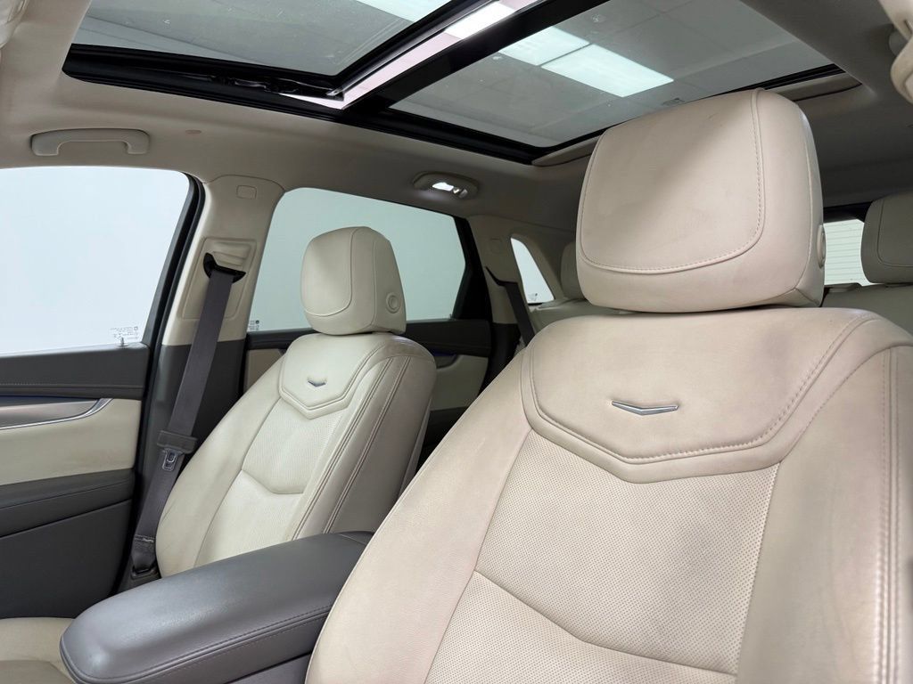 Used 2019 Cadillac XT5 Premium Luxury FWD image 11