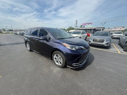 Used 2022 Toyota Sienna Platinum