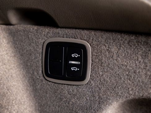 Used 2022 Porsche Macan S image 40