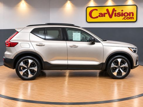 Used 2023 Volvo XC40 B4 Plus w/ Protection Package FWD image 5