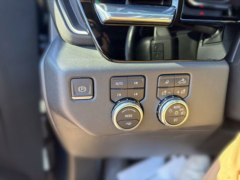 Certified 2023 GMC Sierra 1500 SLT image 23