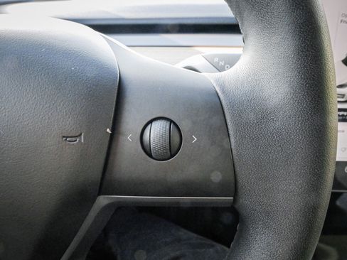 Used 2020 Tesla Model 3 Standard Range image 20