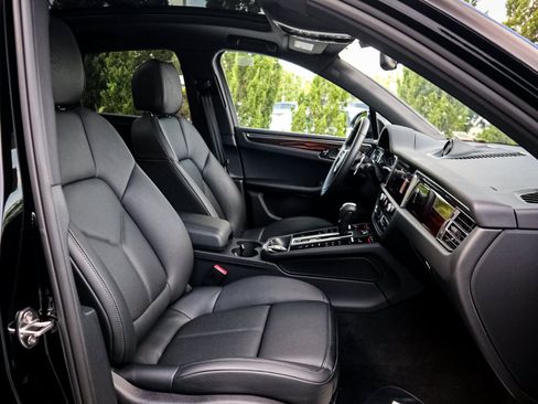 Used 2026 Porsche Macan w/ Premium Package Plus AWD/4WD image 32