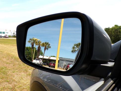 Used 2022 Nissan Kicks SV FWD image 26