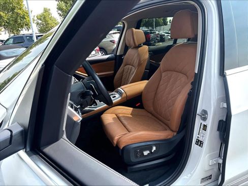 Used 2025 BMW X7 xDrive40i w/ Premium Package AWD/4WD image 22