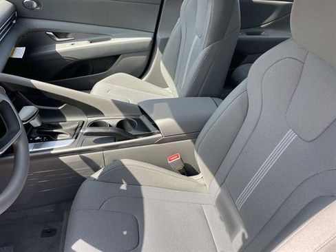 New 2026 Hyundai Elantra SE FWD image 19