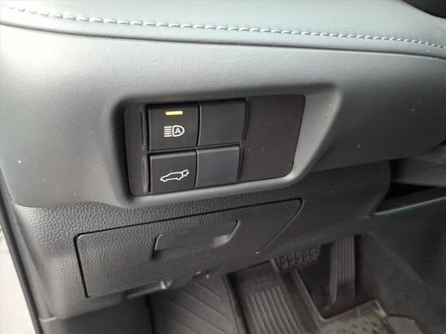 Used 2022 Toyota Highlander XLE AWD/4WD image 28