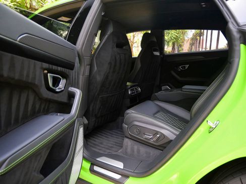Used 2023 Lamborghini Urus Performante AWD/4WD image 35