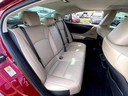 Used 2019 Lexus ES 350 w/ Premium Package image 17
