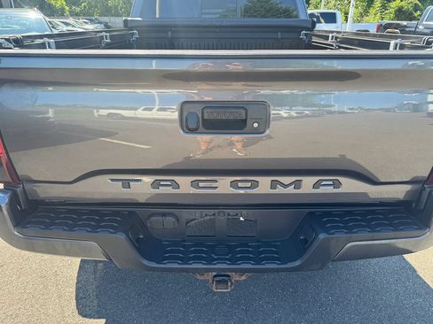 Used 2019 Toyota Tacoma TRD Sport AWD/4WD image 35