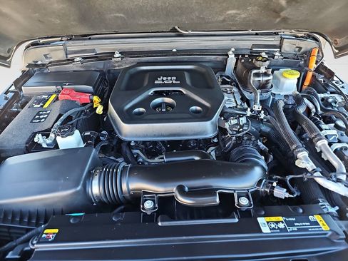 Used 2023 Jeep Wrangler Unlimited Rubicon 4xe image 23