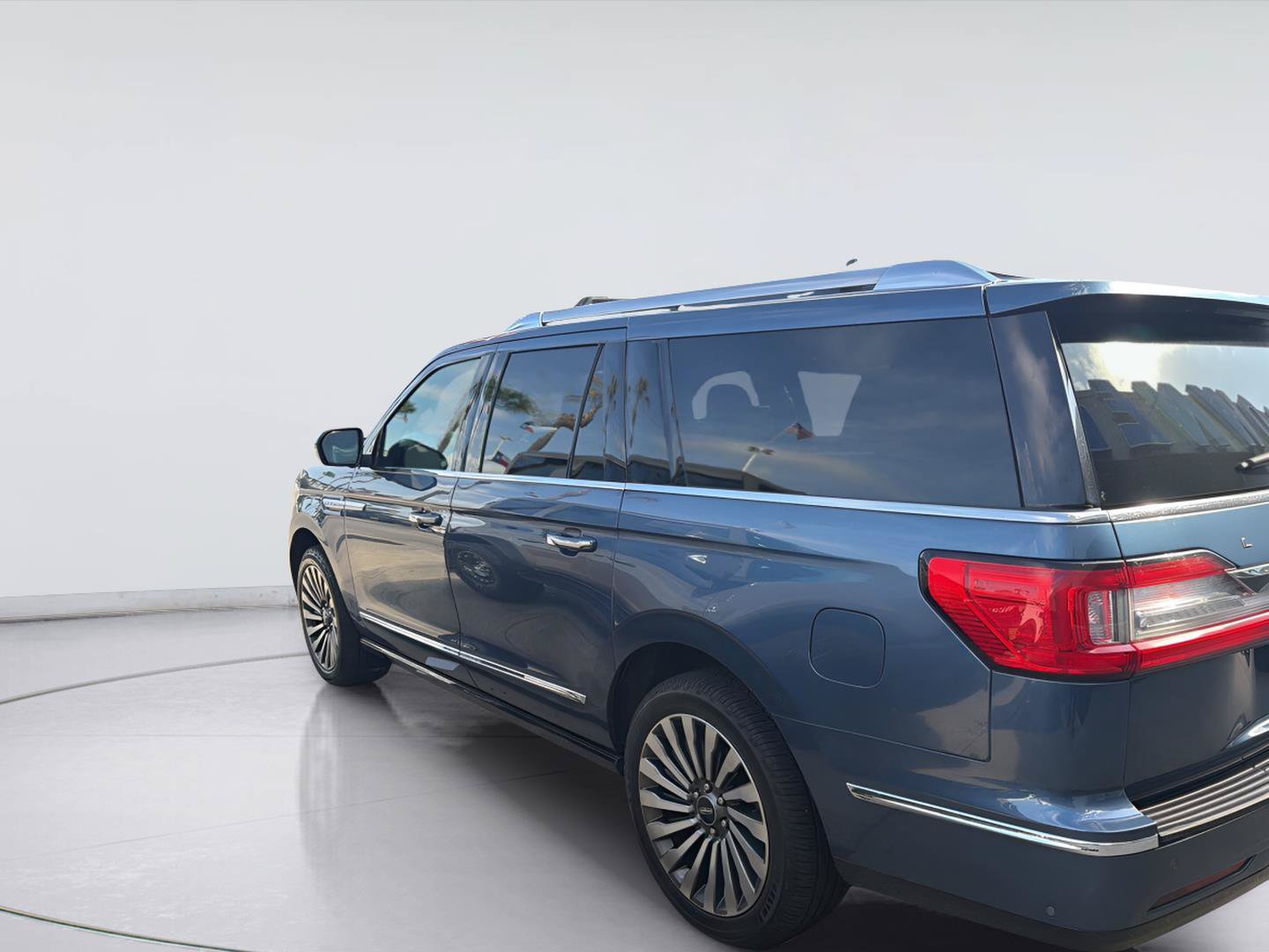 Used 2019 Lincoln Navigator L Reserve AWD/4WD image 4