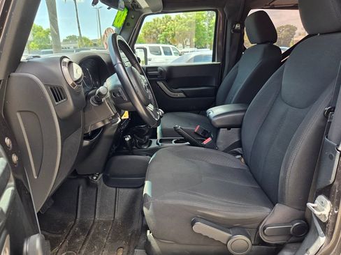 Used 2018 Jeep Wrangler Sport AWD/4WD image 9