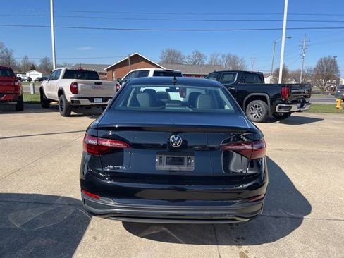 Used 2022 Volkswagen Jetta SE image 6
