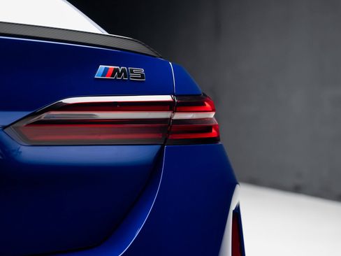 Used 2025 BMW M5 w/ Carbon Package image 30