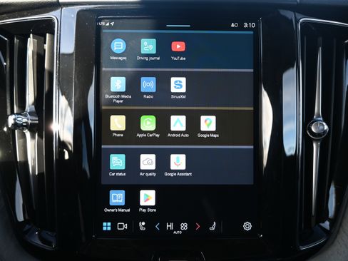 Used 2025 Volvo XC60 B5 Plus image 29