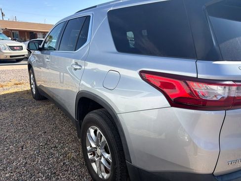 Used 2018 Chevrolet Traverse LT FWD image 9