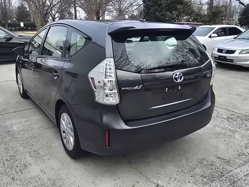 Used 2012 Toyota Prius V Five image 3