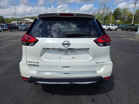 Used 2017 Nissan Rogue SL w/ SL Premium Package image 4