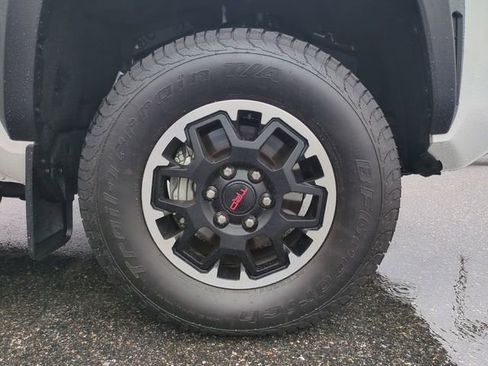 Used 2025 Toyota Tacoma TRD Off-Road w/ TRD Off Road Upgrade Package image 11