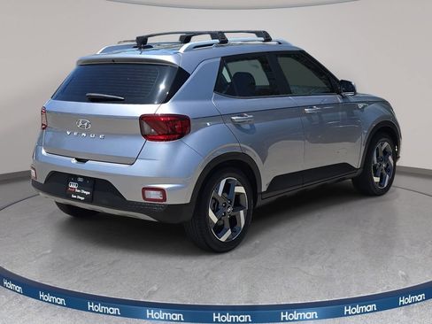 Used 2023 Hyundai Venue SEL FWD image 6