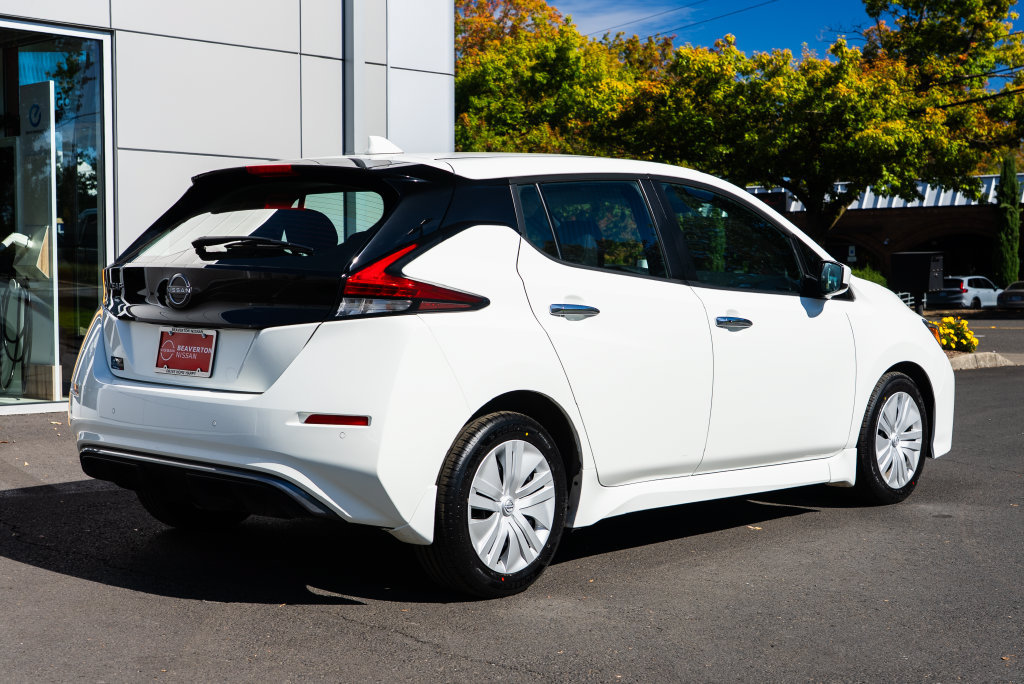 Used 2025 Nissan Leaf S FWD image 6