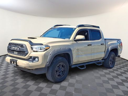 Used 2018 Toyota Tacoma TRD Sport RWD image 1