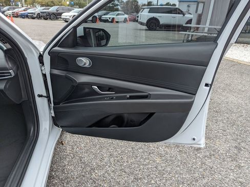 Used 2024 Hyundai Elantra SEL image 32