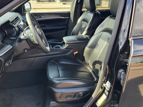 Used 2024 Jeep Grand Cherokee L Limited w/ Luxury Tech Group II image 17