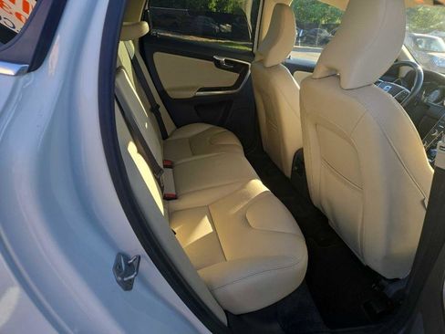 Used 2016 Volvo XC60 T6 w/ Proximity Package FWD image 24