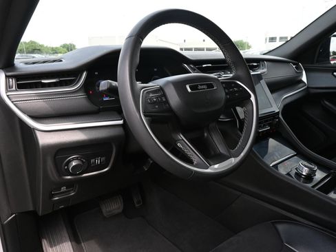 Used 2023 Jeep Grand Cherokee Altitude AWD/4WD image 17