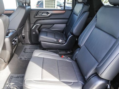 Used 2025 GMC Yukon XL Denali image 19