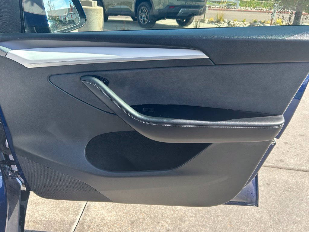 Used 2024 Tesla Model Y Long Range AWD/4WD image 28