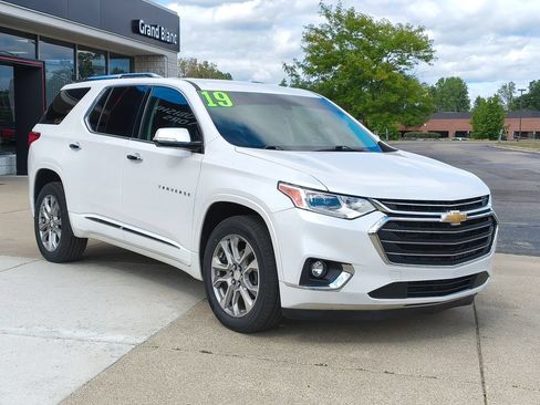 Used 2019 Chevrolet Traverse Premier FWD image 3