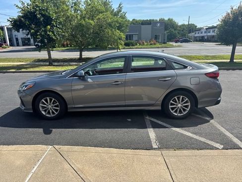 Used 2019 Hyundai Sonata SE w/ Cargo Package FWD image 6