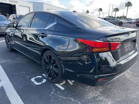 Used 2022 Nissan Altima 2.5 SR w/ Midnight Edition Package FWD image 3
