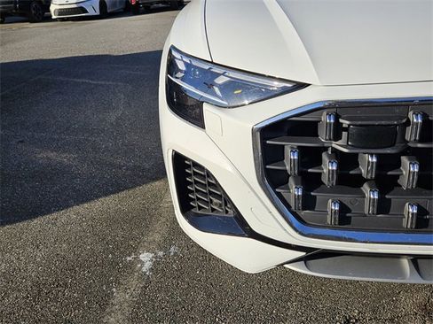 Used 2024 Audi Q8 Prestige w/ Prestige Package image 5