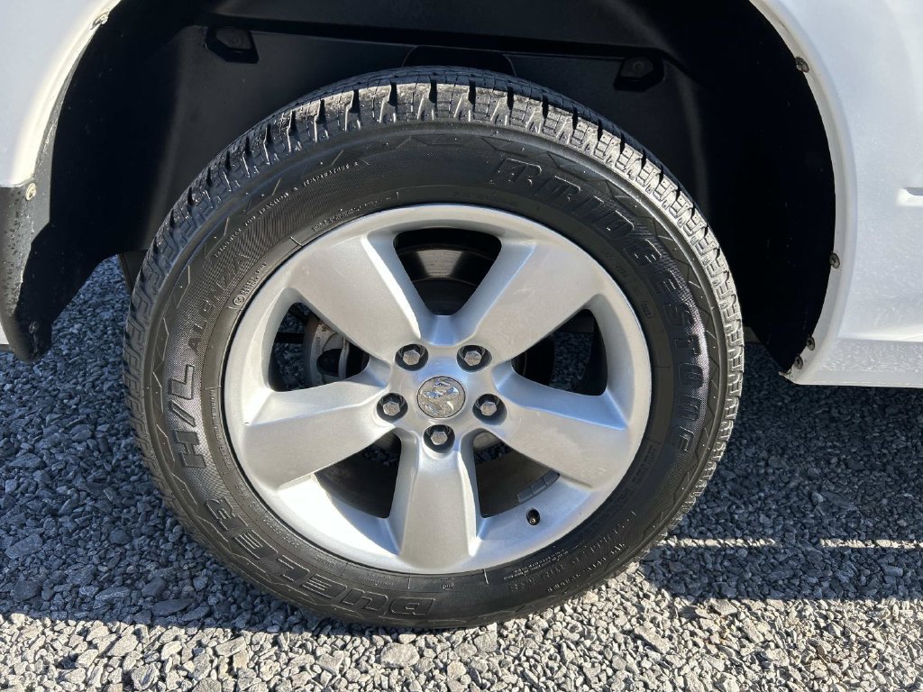 Used 2015 RAM 1500 Express RWD image 23