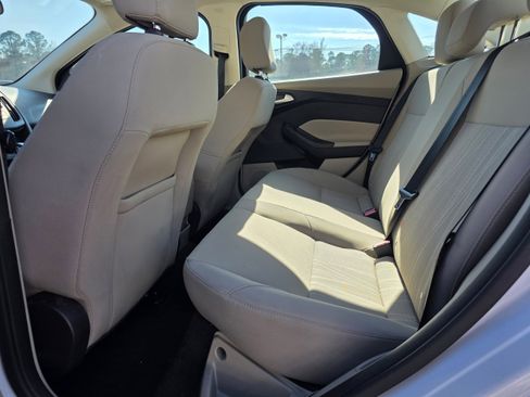 Used 2015 Ford Focus SE image 9