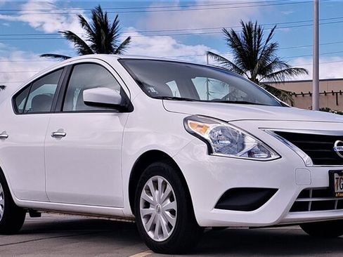 Used 2018 Nissan Versa SV FWD image 4