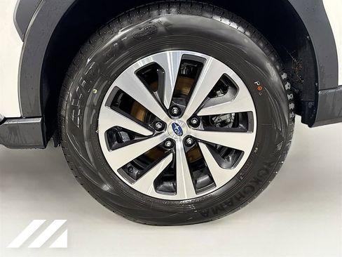 Used 2025 Subaru Outback Premium AWD/4WD image 32