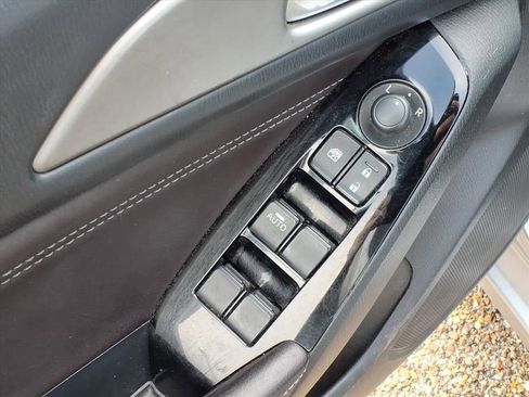 Used 2018 MAZDA MAZDA3 Touring image 18