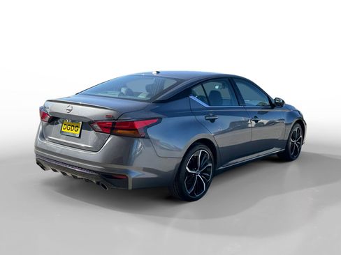 Used 2024 Nissan Altima 2.5 SR FWD image 5
