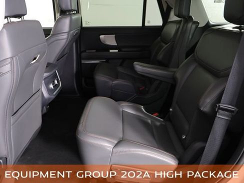 Used 2025 Ford Expedition Active AWD/4WD image 18