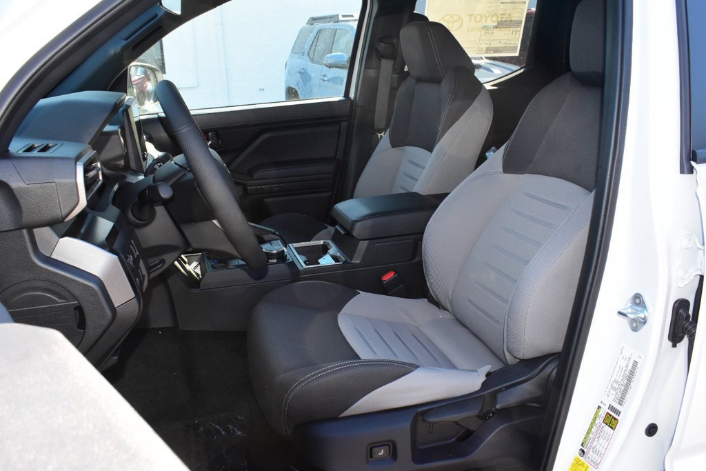 Used 2025 Toyota 4Runner SR5 AWD/4WD image 16