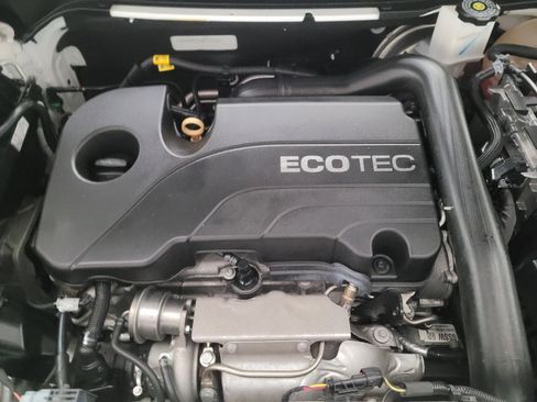 Used 2021 Chevrolet Equinox LT FWD image 30