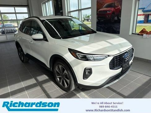 Certified 2024 Ford Escape Platinum AWD/4WD image 1