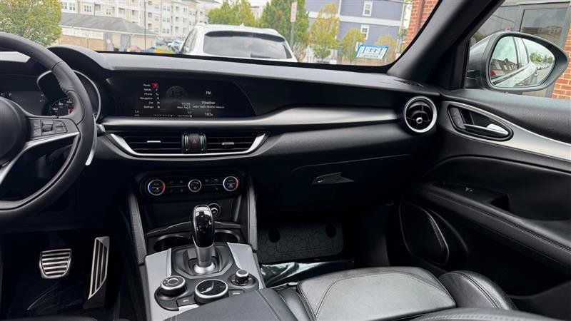 Used 2018 Alfa Romeo Stelvio Ti Sport AWD/4WD image 28