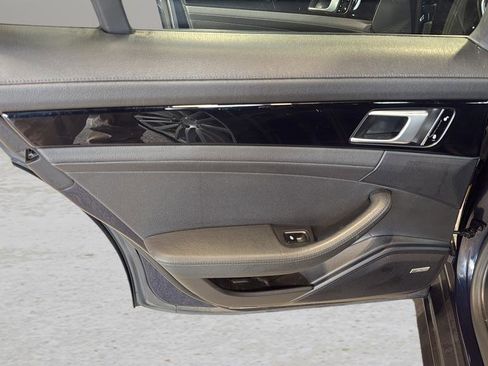 Used 2018 Porsche Panamera 4 image 4