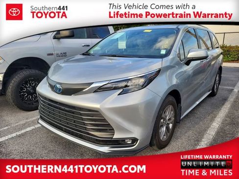 Used 2025 Toyota Sienna XLE w/ XLE Plus Package image 1